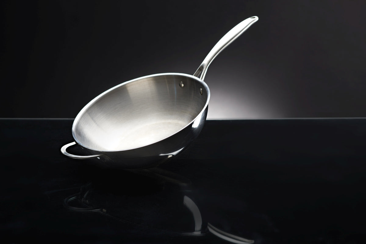 70028_stainless_steel_wok_black_reflect
