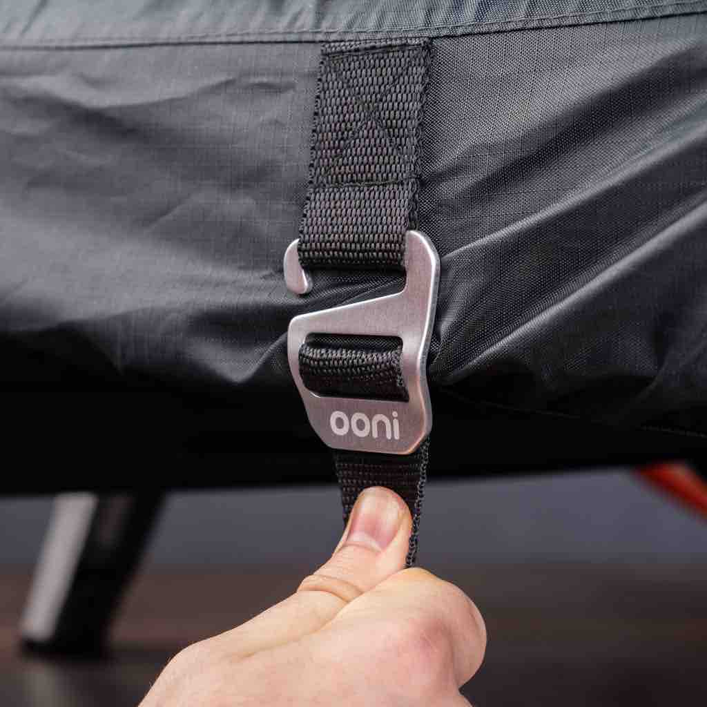 Ooni-Koda-16-Abdeckhaube-lifestyle