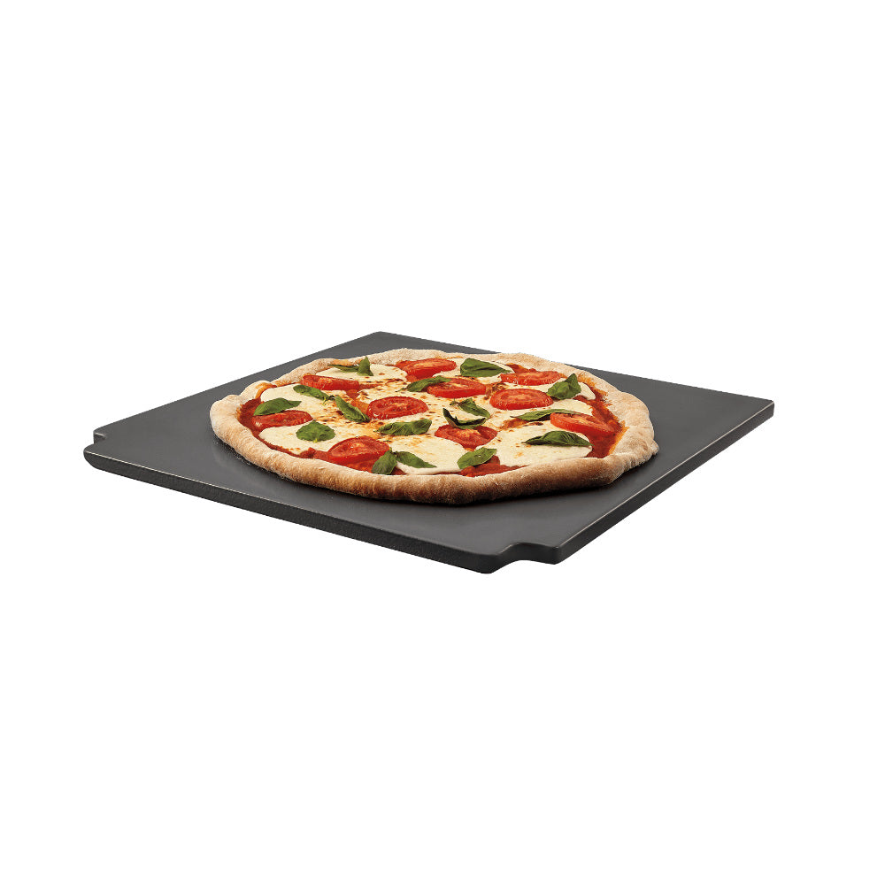 Weber CRAFTED Gourmet BBQ System Glasierter Pizzastein (7681) mit Pizza