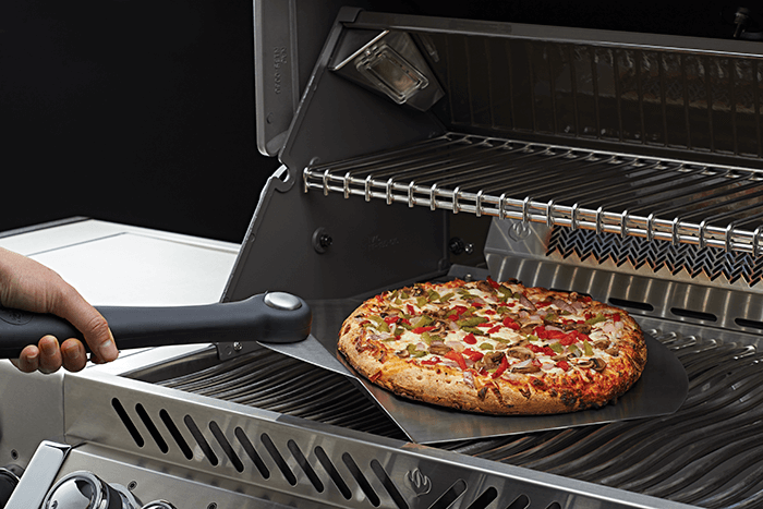 70003_pizza_spatula_in_use_napoleon_grills