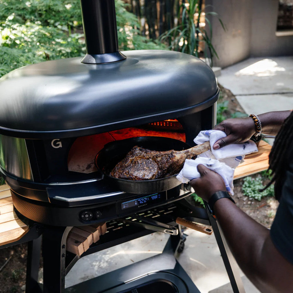 Gozney_Dome_Gen_2.0_Dual_Fuel_Pizzaofen_Lifestyle_Backen_Off_Black