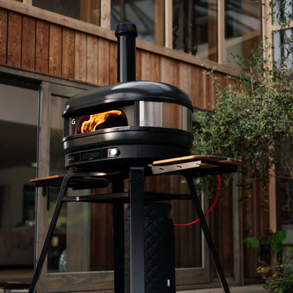 Gozney_Dome_Gen_2.0_Dual_Fuel_Pizzaofen_Lifestyle_Off_Black