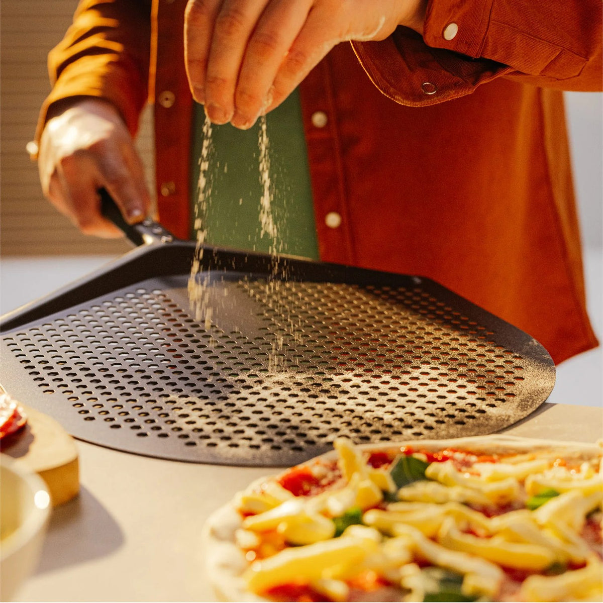 Gozney Pro 14"" Pizzaschieber Lifestyle"