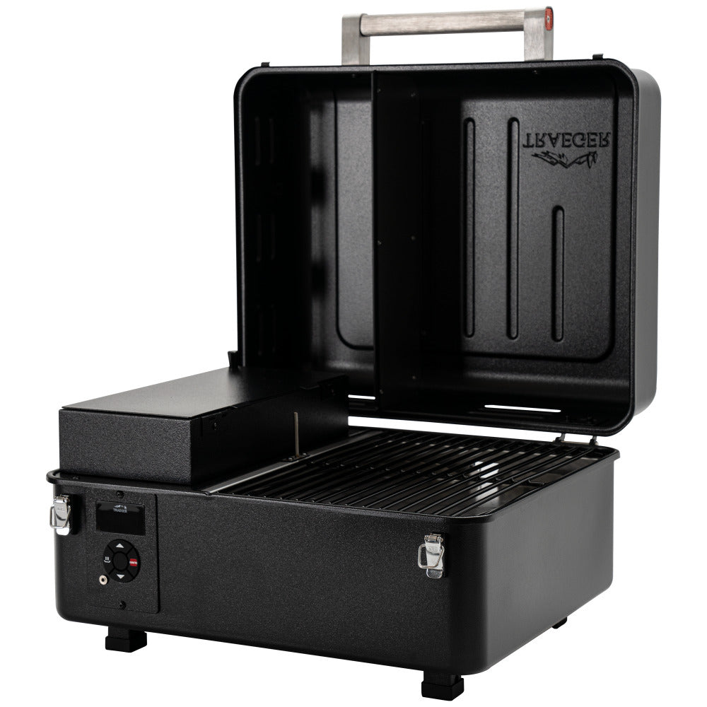 Traeger Ranger Pelletgrill offen seitlich
