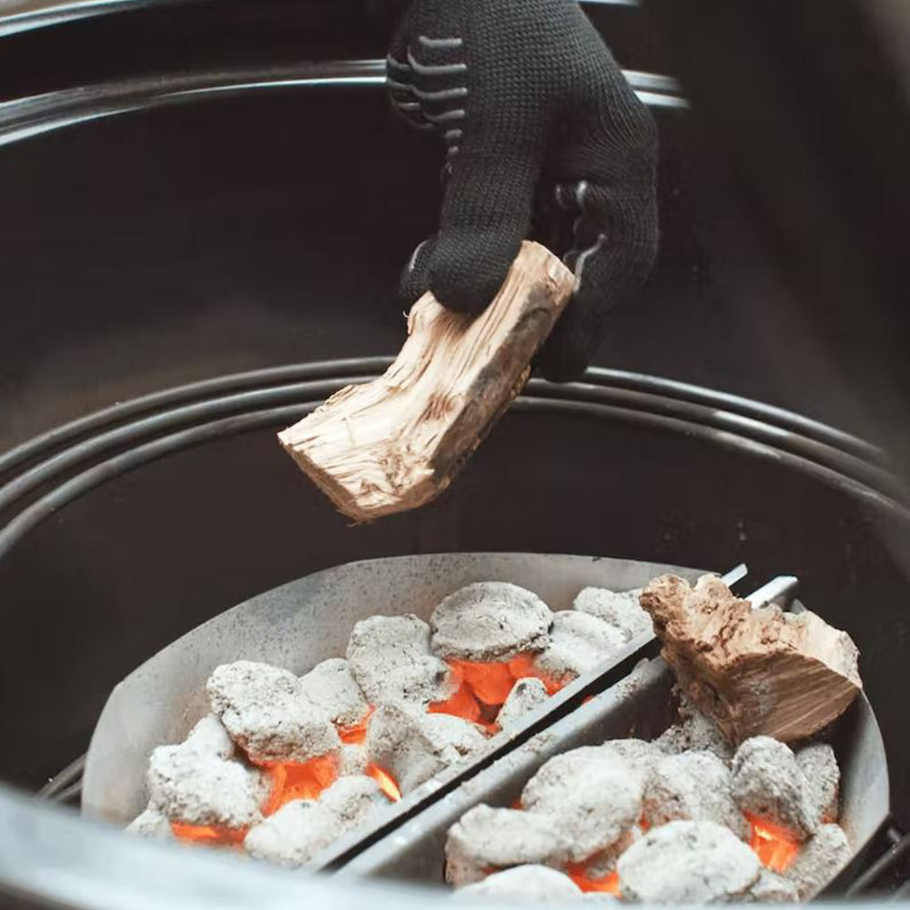 Weber_Holzkohlekörbe_Char-Basket_lifestyle_bild_1